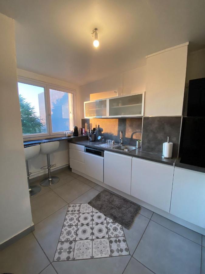 Appartement Familial Wifi Netflix Amazon Prime Saint-Cyr-lʼÉcole Dış mekan fotoğraf