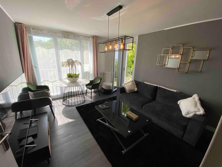 Appartement Familial Wifi Netflix Amazon Prime Saint-Cyr-lʼÉcole Dış mekan fotoğraf